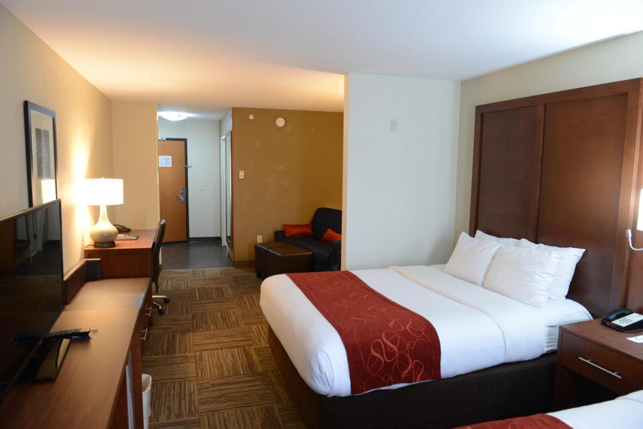 Comfort Suites Urbana Champaign, University Area Exterior photo