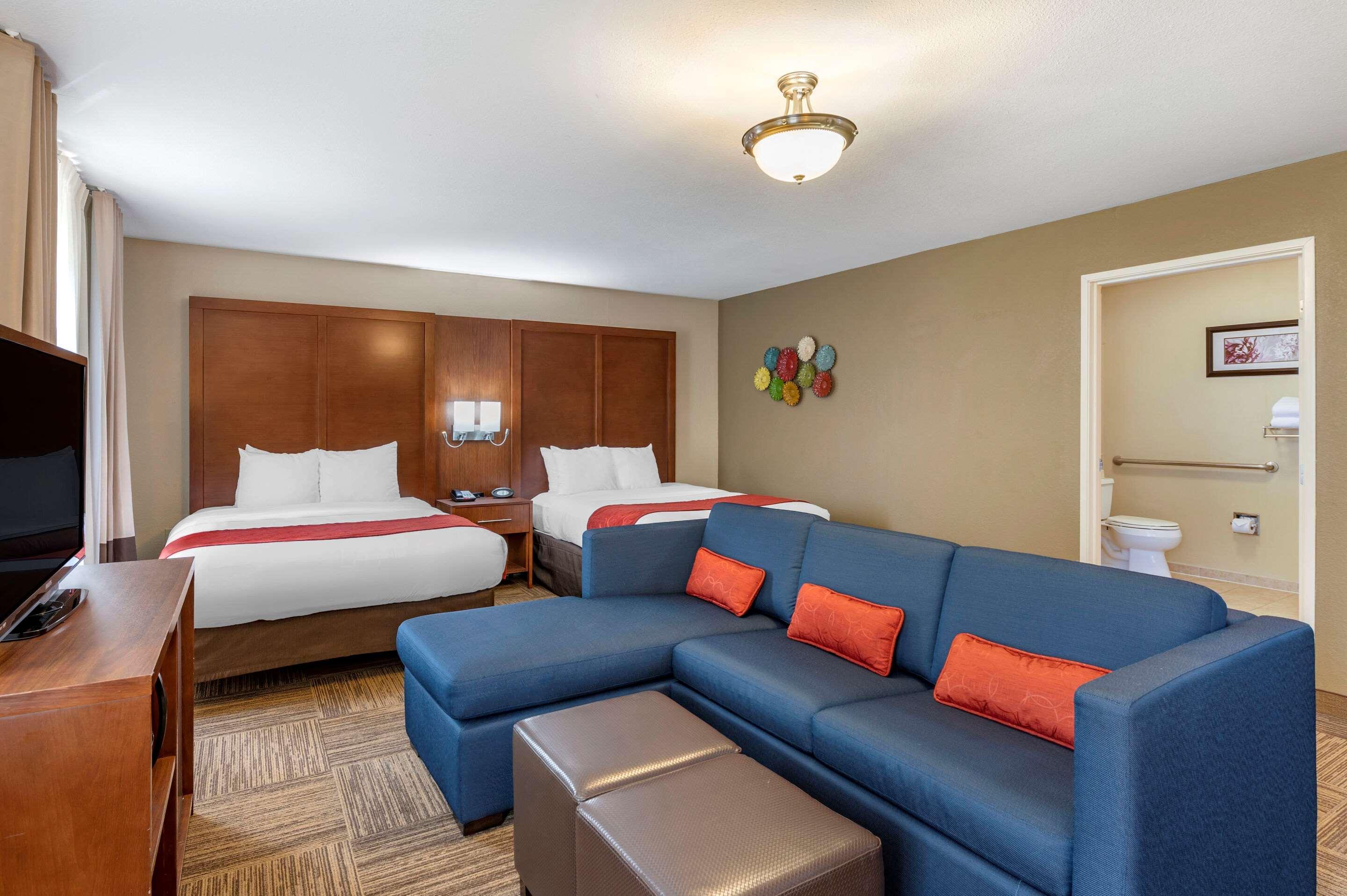 Comfort Suites Urbana Champaign, University Area Exterior photo