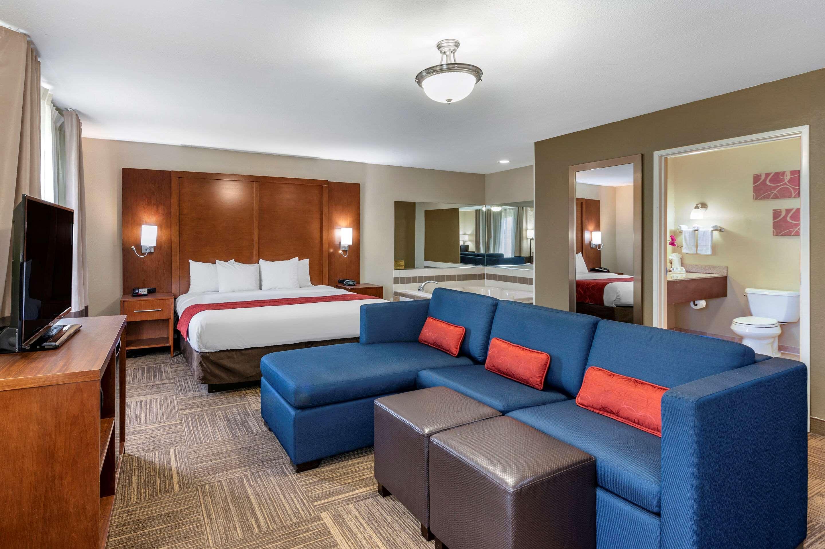 Comfort Suites Urbana Champaign, University Area Exterior photo