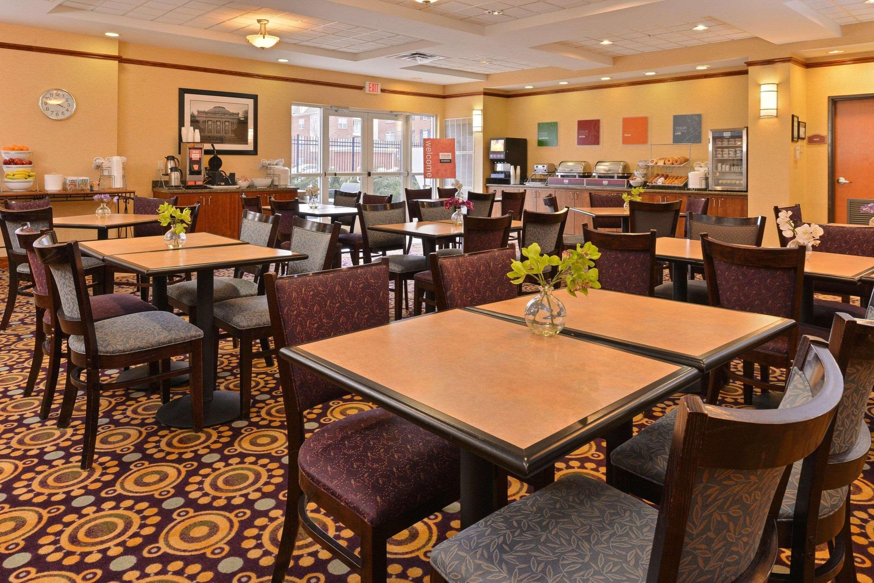 Comfort Suites Urbana Champaign, University Area Exterior photo