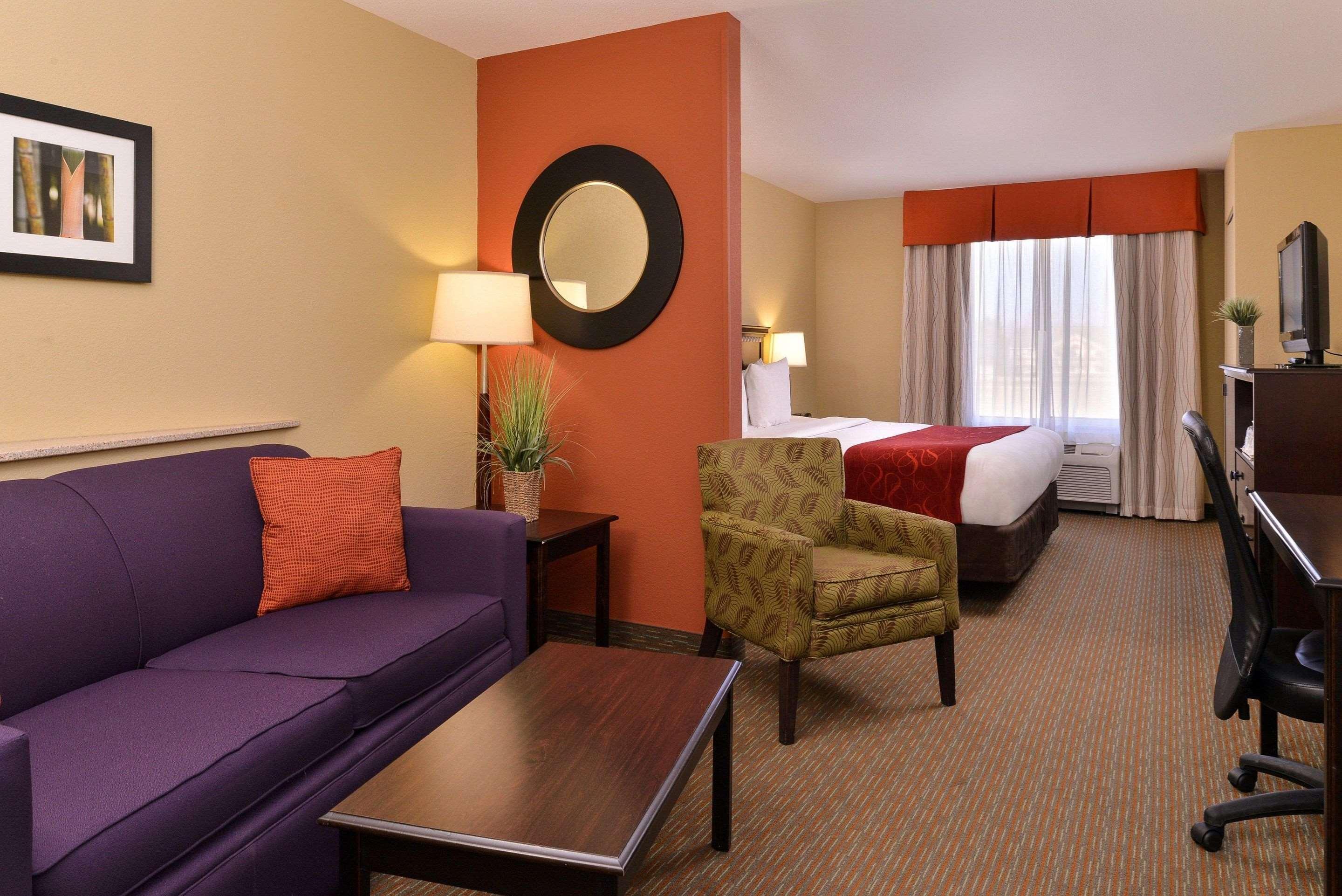 Comfort Suites Urbana Champaign, University Area Exterior photo