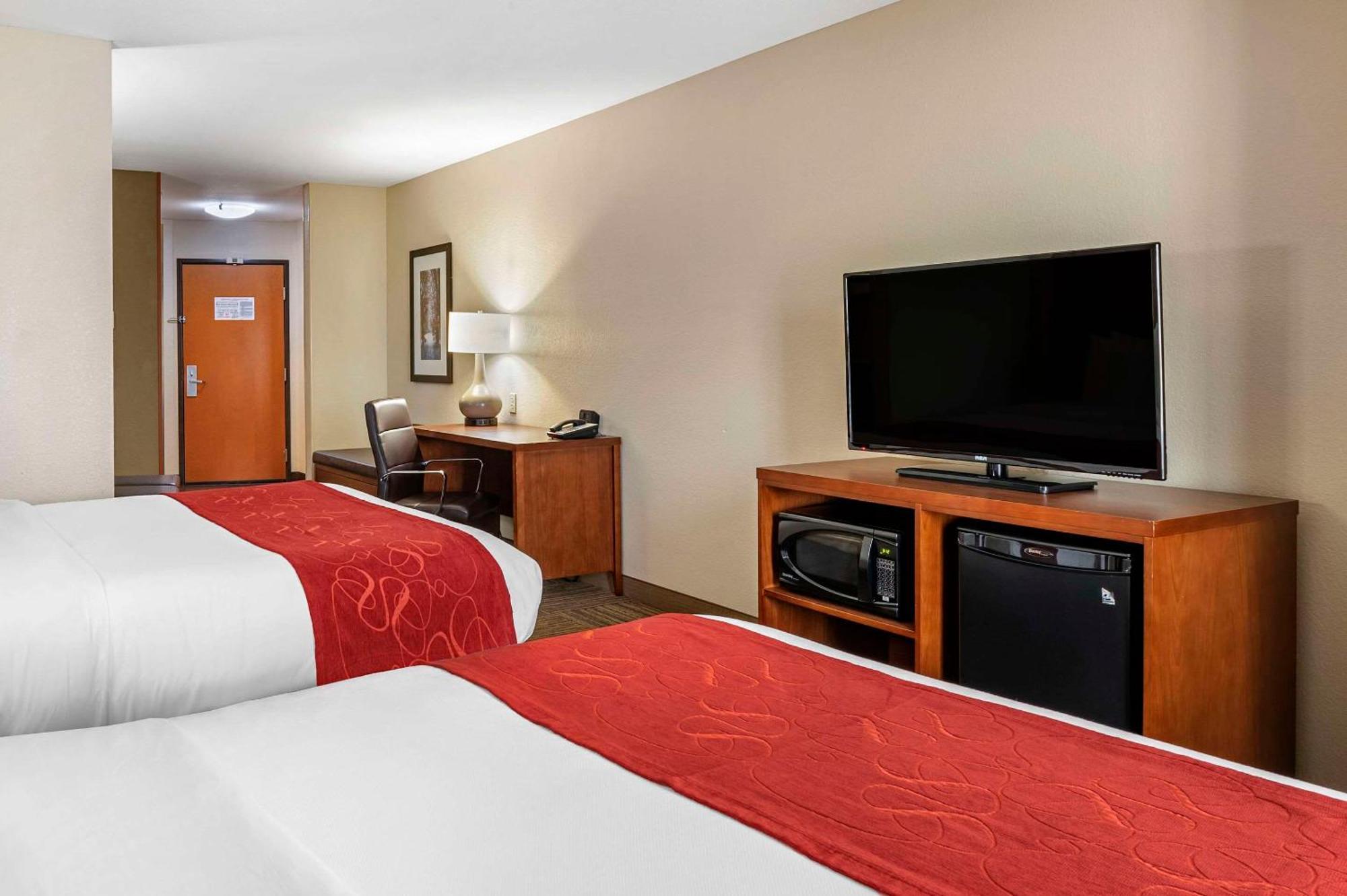 Comfort Suites Urbana Champaign, University Area Exterior photo