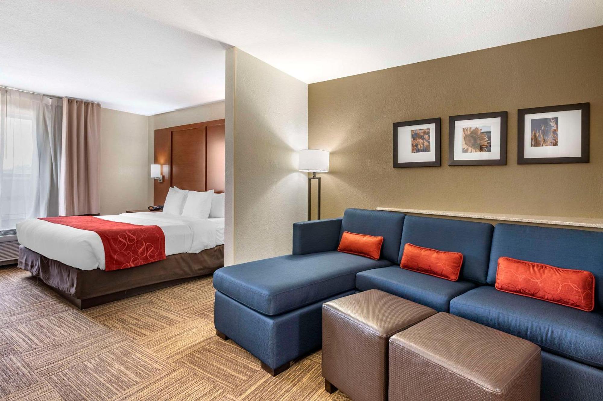 Comfort Suites Urbana Champaign, University Area Exterior photo