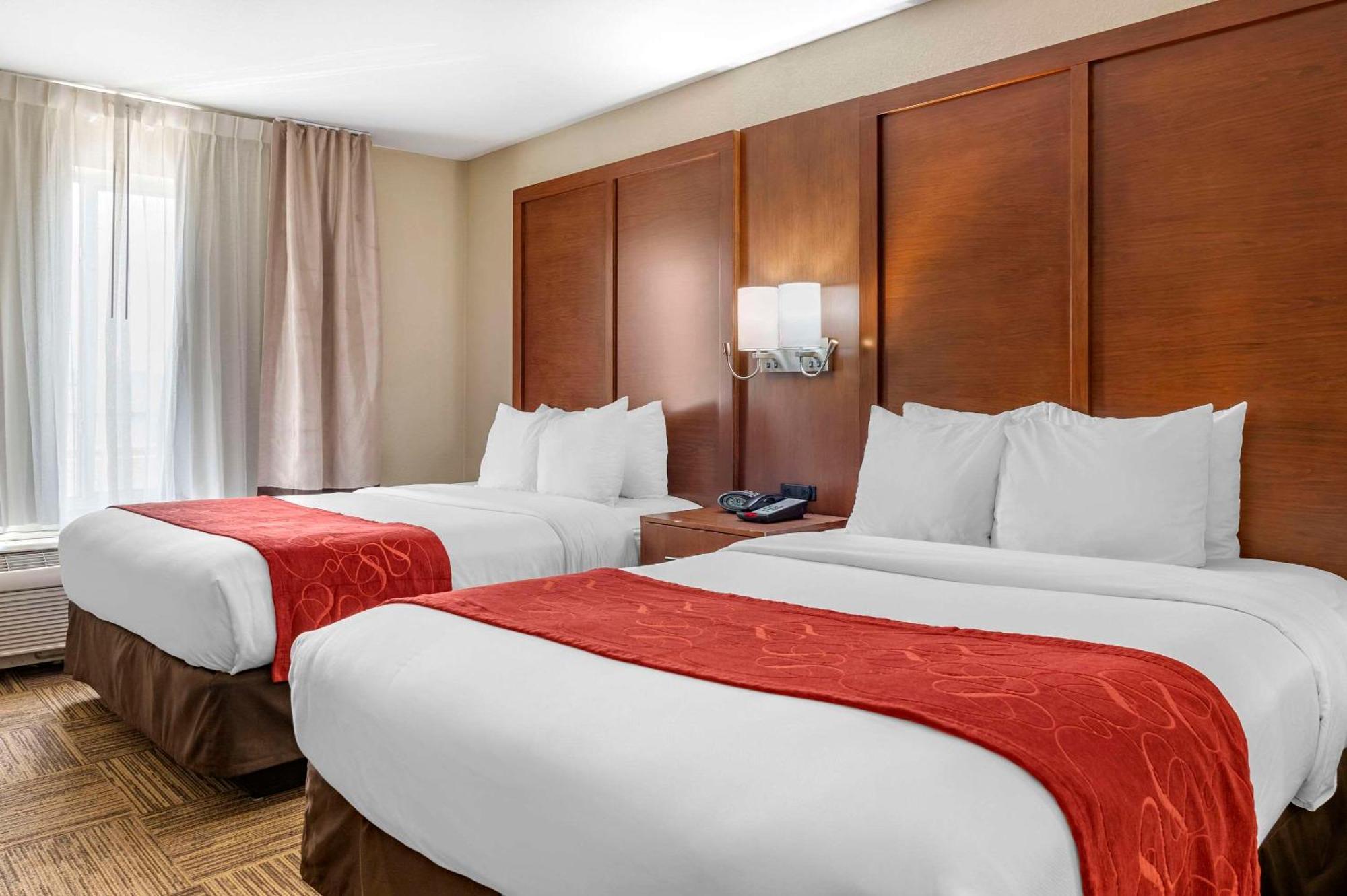 Comfort Suites Urbana Champaign, University Area Exterior photo