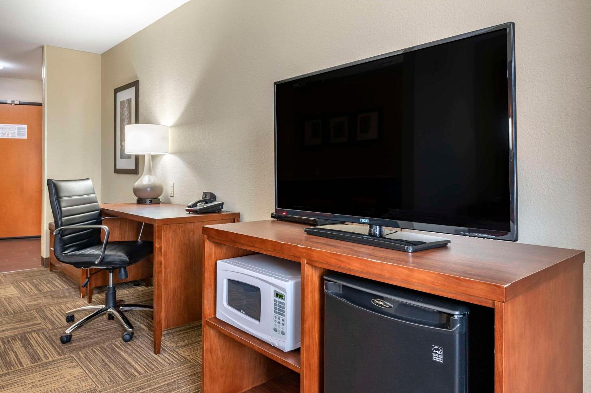 Comfort Suites Urbana Champaign, University Area Exterior photo
