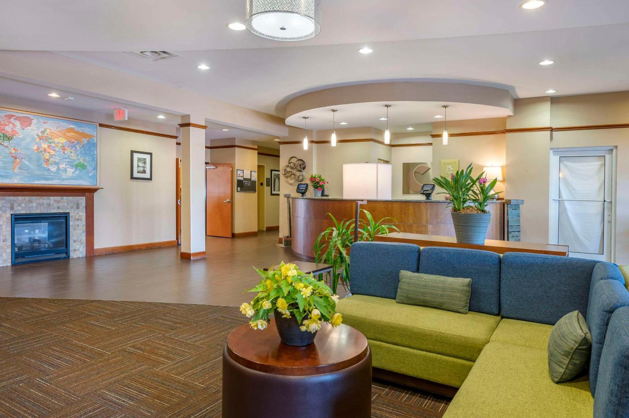 Comfort Suites Urbana Champaign, University Area Exterior photo