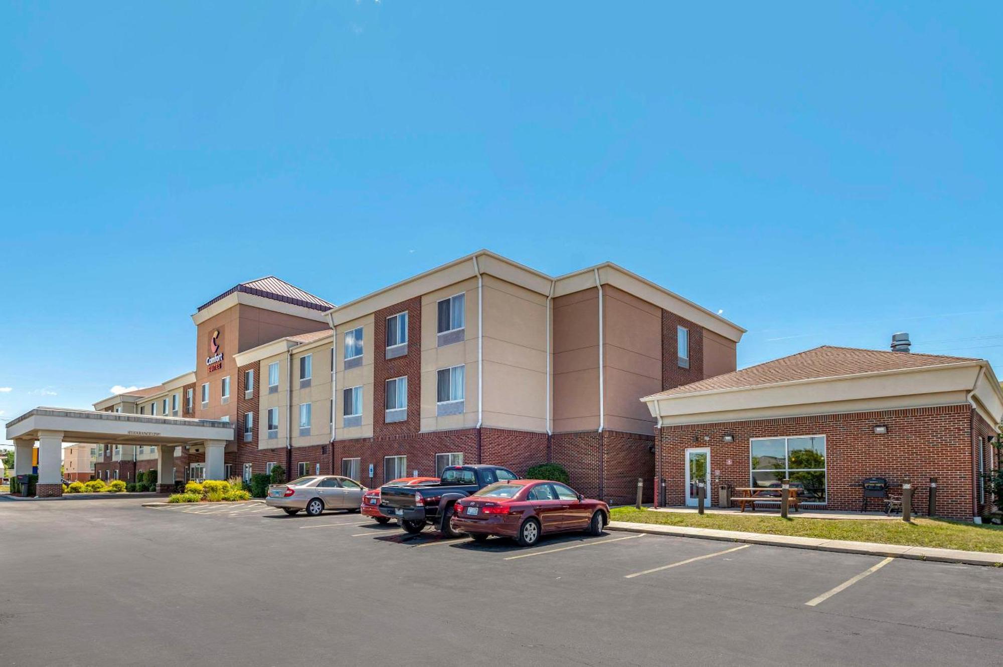 Comfort Suites Urbana Champaign, University Area Exterior photo